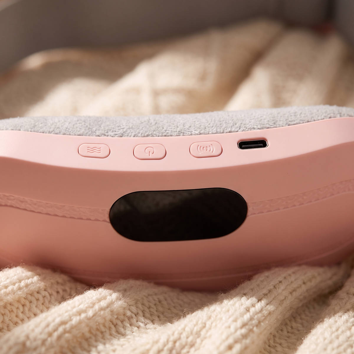 Close-up of the Kalmi heat belt controls and USB-C port