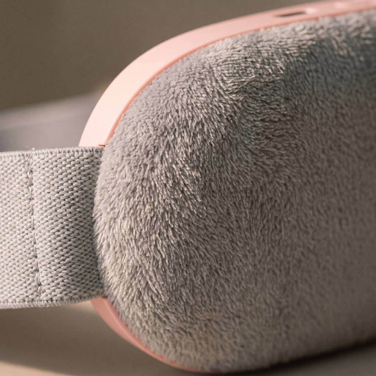 Close-up of the soft grey fleece back of the Kalmi heat belt